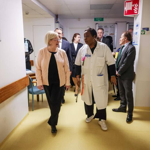 Déplacement début avril de Catherine Vautrin, ministre de la Santé et des Solidarités, dans l'unité des soins palliatifs de l'Hôpital Paul Brousse, en banlieue parisienne.