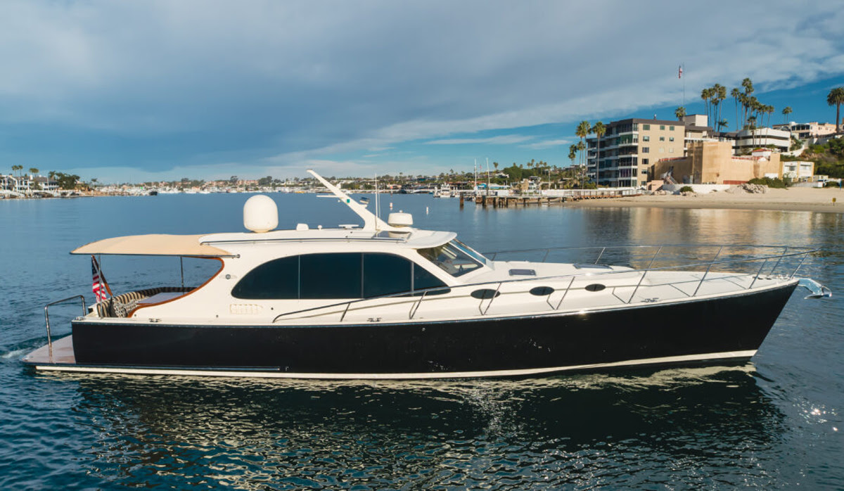 Palm Beach Motor Yachts 45 Sedan