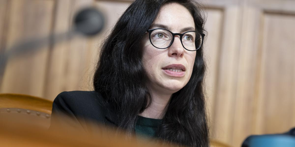 Celine Vara, GP-NE, spricht waehrend der Fruehlingssession der Eidgenoessischen Raete, am Donnerstag, 29. Februar 2024 im Staenderat in Bern. (KEYSTONE/Anthony Anex)