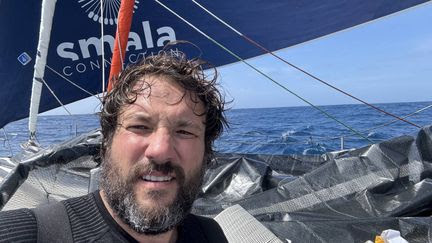 'J'ai des petits cadeaux qui sont prévus' : en plein Vendée Globe, le skippeur Antoine Cornic va fêter son anniversaire seul sur son bateau