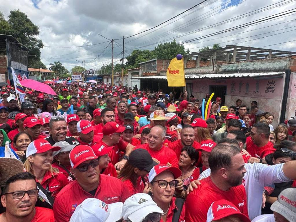 Maduro y Cabello piden desde Valencia convencer, motivar y organización electoral