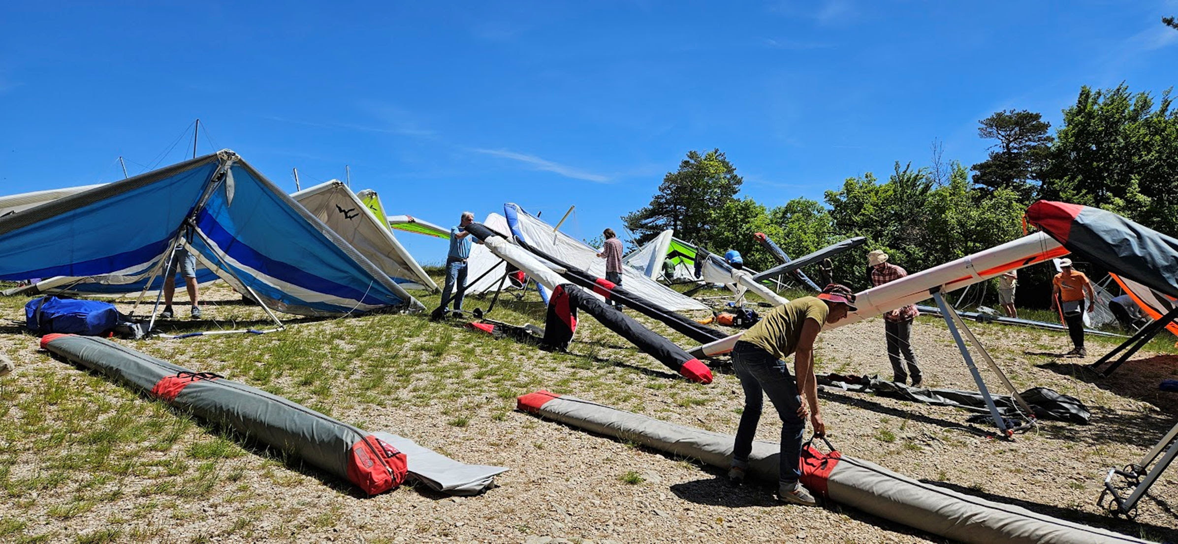 Montage des ailes au décol de Clamontard