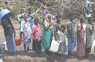 Wanni_IDPs_Queueing_for_Water