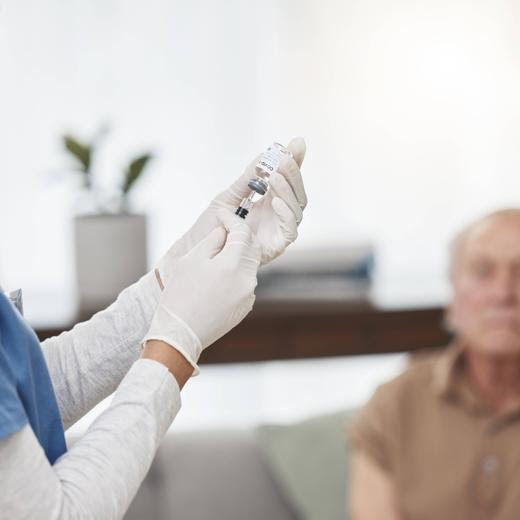 Nurse, syringe and mask in living room for care, vaccination or flu shot in retirement home. Elderly man, carer and preparation for health, medical or immunisation for healthcare or prevention. ,model released, Symbolfoto PUBLICATIONxINxGERxSUIxAUTxONLY Copyright: xZoonar.com/KasperxRavlox 21834829 ,model released, Symbolfoto ,property released