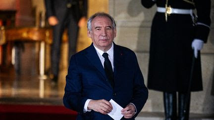 Nouveau gouvernement : François Bayrou propose de réunir les forces politiques jeudi à Matignon, hors RN et LFI