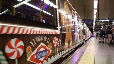 El tren de la Navidad de Metro recorrerá hasta el 6 de enero la Línea 6 y habrá pases de magia en Moncloa para colegios