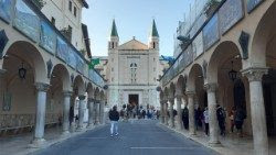 Cascia, il viale che conduce alla Basilica di Santa Rita