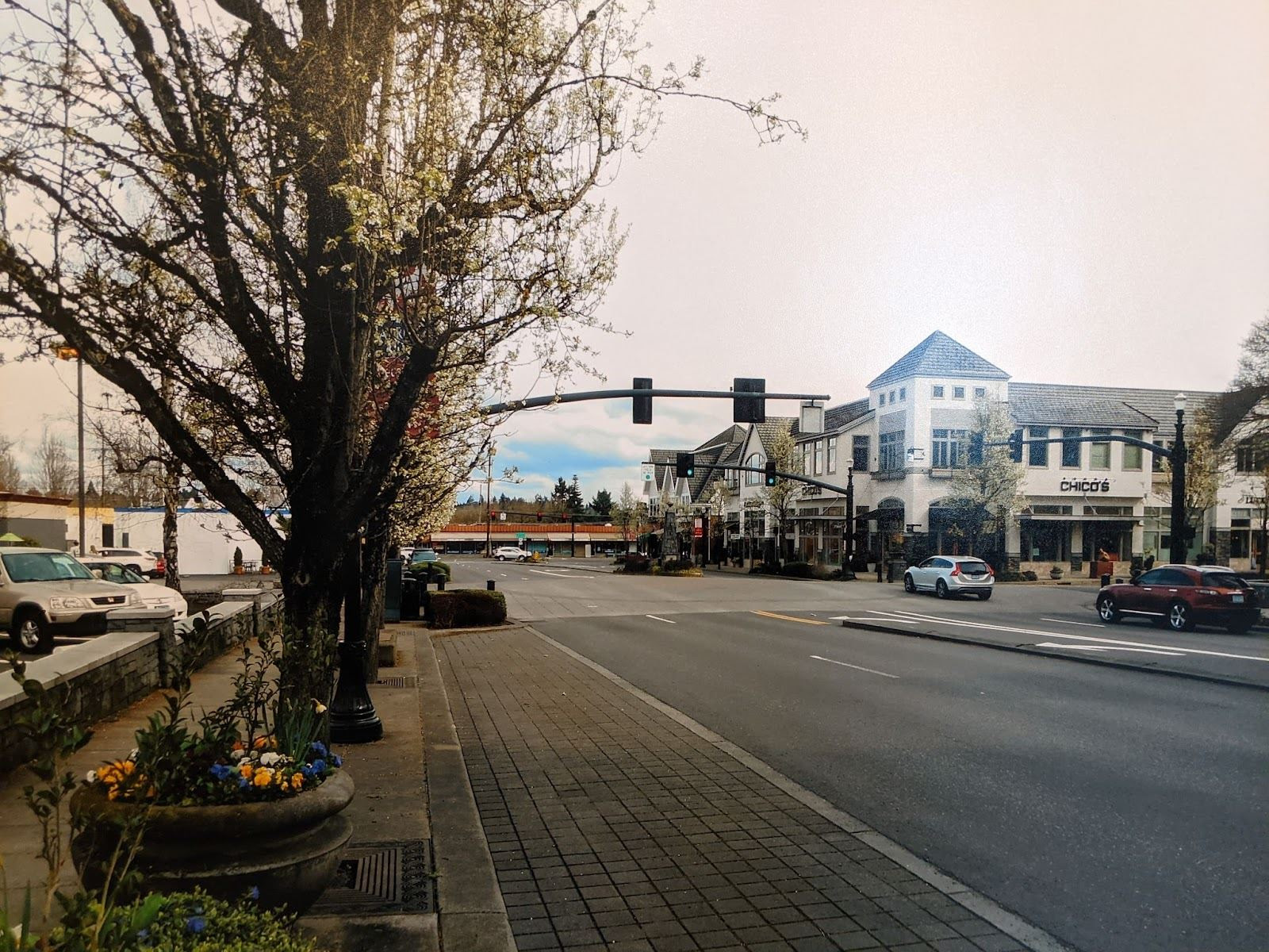 An image of A Avenue in Lake Oswego, with a view toward the river and between 1st and 2nd Streets. 