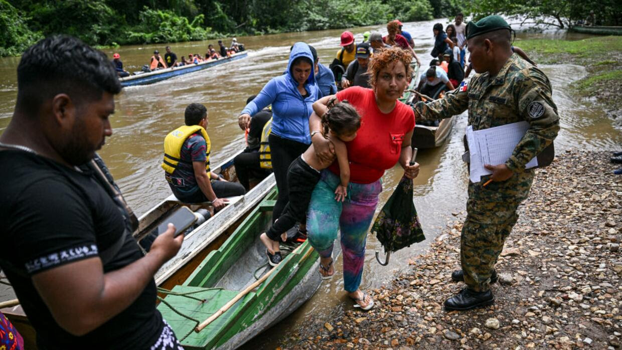 Clausura de pasos y alambres de púas: cómo Panamá comenzó a cerrar el peligroso tapón del Darién (y qué tan efectivo puede ser)