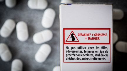 Dépakine : l'Agence du médicament renforce les restrictions pour la délivrance de médicaments anti-épileptiques