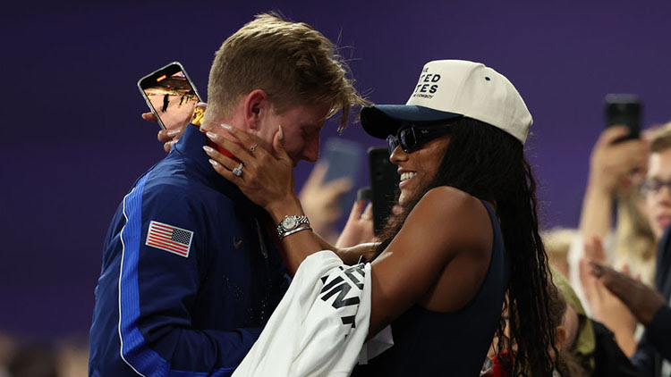 Gold medalist Hunter Woodhall of Team United States celebrates with wife and fellow Olympian Tara Davis-Woodhall during the Men's 400m T62 Medal Ceremony. ©Ezra Shaw/Getty Images