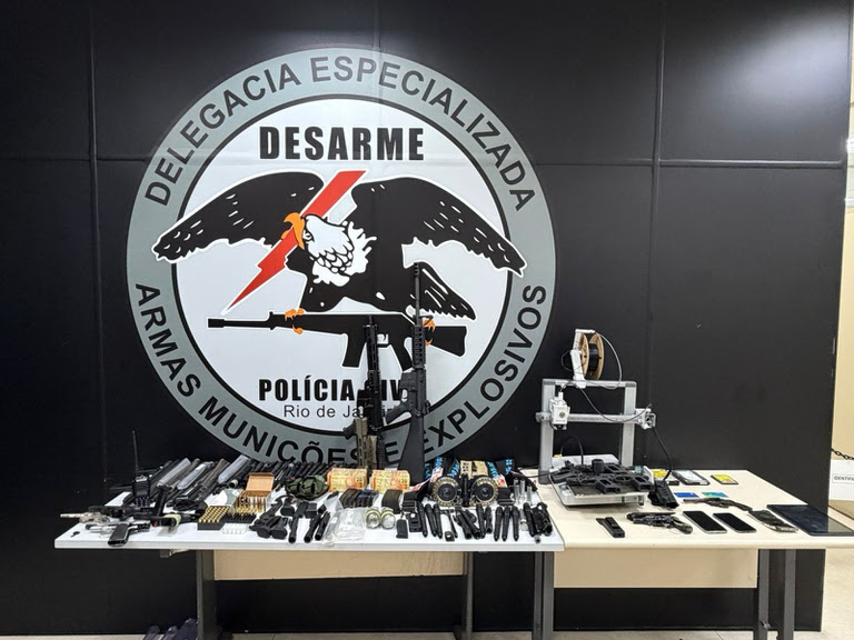 Polícia prende suspeitos de tráfico internacional de armas para facções do Rio