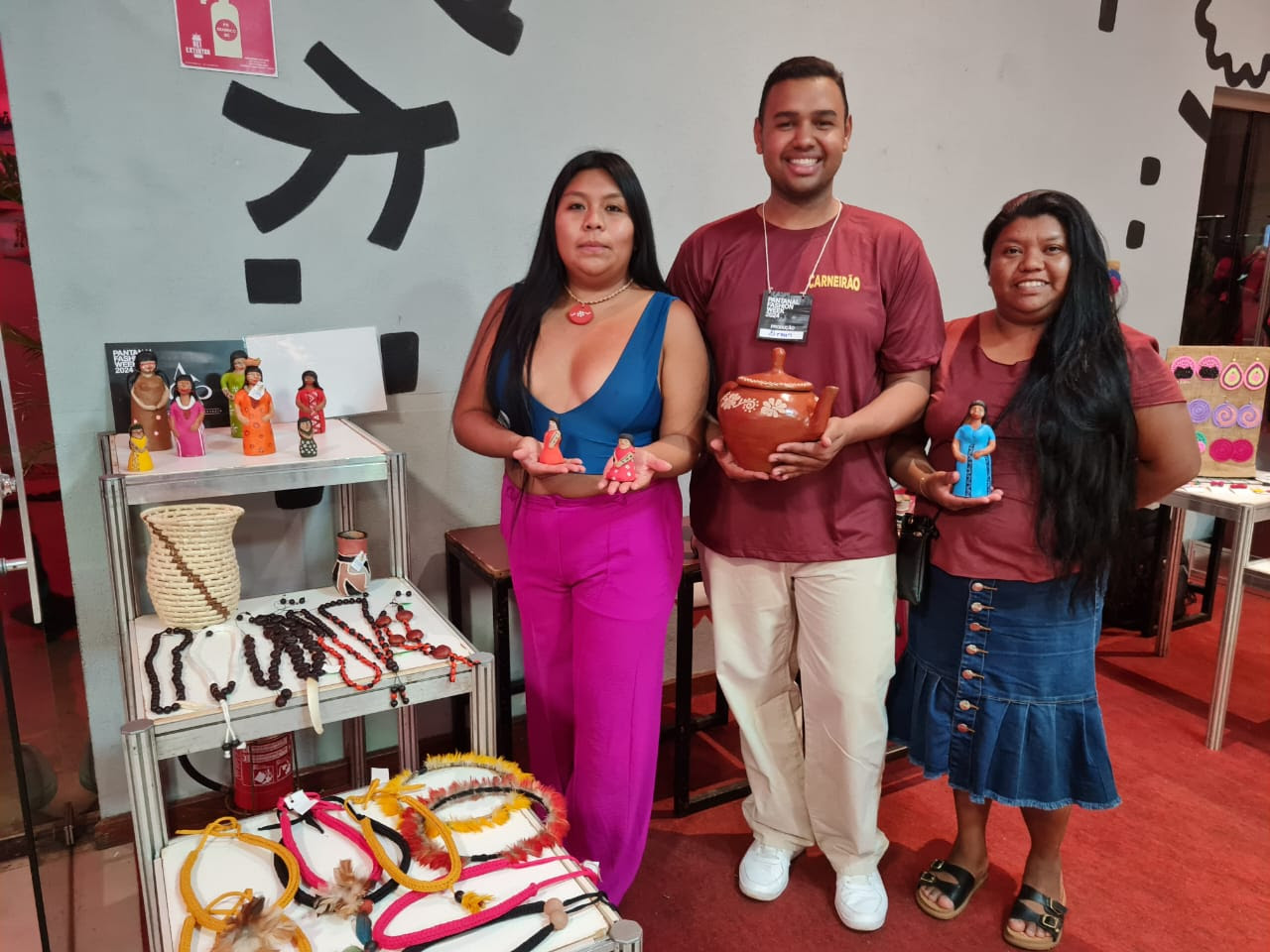 Coletivo de jovens da Aldeia Urbana Marçal de Souza é focado em moda autoral com a produção de roupas, biojóias e artesanato