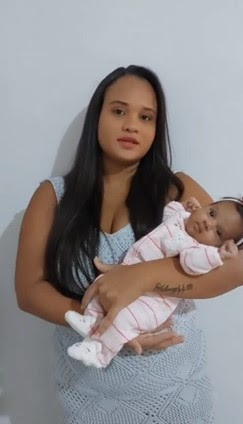 Daniele Feitosa Pinto, mãe da pequena paciente 