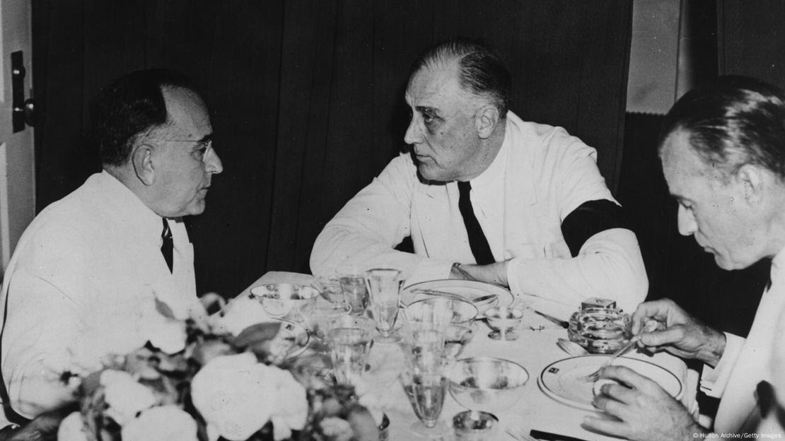 Getúlio Vargas e o presidente americano Franklin Roosevelt conversando em Natal, na época da Segunda Guerra