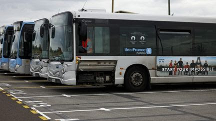 Paris 2024 : une 'mini-ville' avec 900 bus et 2 000 chauffeurs... On a visité 'le plus grand dépôt de bus temporaire au monde'