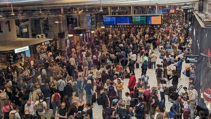 'Attaque massive' sur le réseau TGV : deux trains sur trois vers l'ouest, 80% du trafic sur l'axe nord et un trafic normal sur l'Est pour la journée de demain, annonce la SNCF