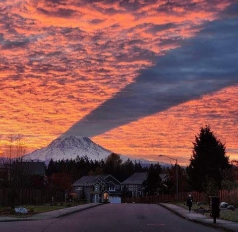 Good-Morning-Mt-Ranier-Shadow