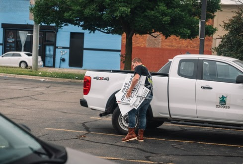 Melvindale business sign takedown pic