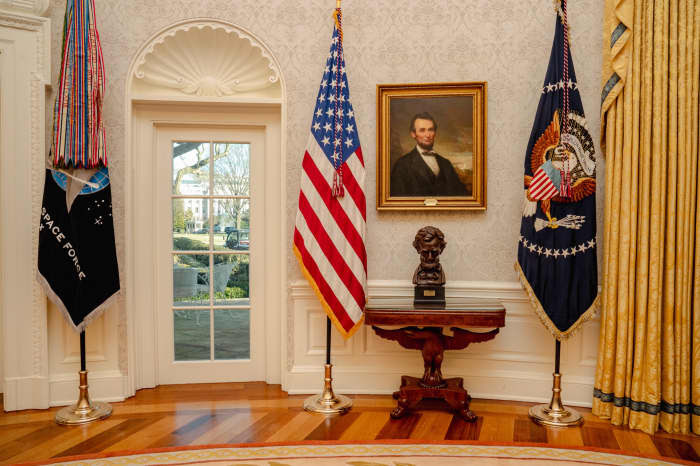 A portrait of Abraham Lincoln in the Oval Office on Monday.