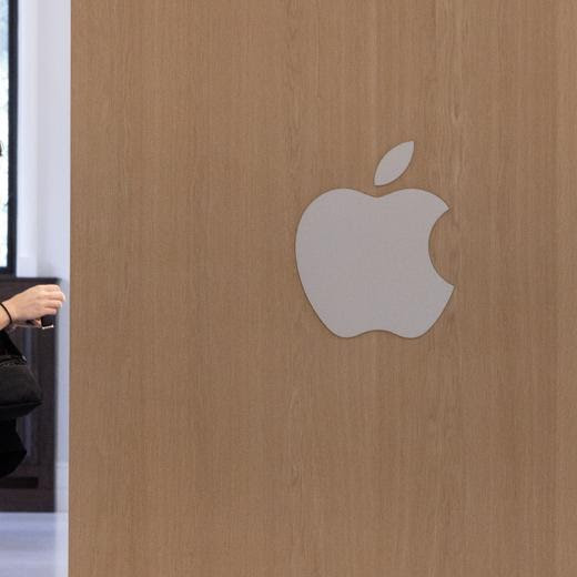 epa11404929 A customer shops at an Apple store in Washington, DC, USA, 11 June 2024. Apple stock went up following the announcement of artificial intelligence features known as 'Apple Intelligence' being launched in iOS 18, iPadOS 18, and macOS Sequoia later in 2024. Attorneys General of Indiana, Massachusetts, Nevada and Washington have joined the civil antitrust lawsuit brought by the US Justice Department, 15 states and the District of Columbia against Apple for allegedly monopolizing multiple smartphone markets. EPA/MICHAEL REYNOLDS