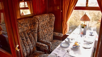 El British Pullman en Inglaterra se ha coronado como el mejor viaje en tren del mundo para 2024 según los lectores de Condé Nast Traveler