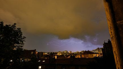 Douze départements sont placés en vigilance orange aux orages dans l'est du pays