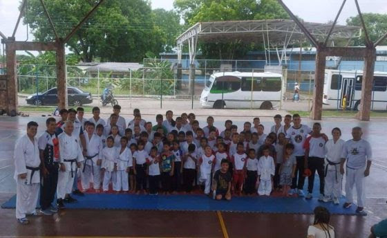 En Barinas un sensei enseña a niñas, niños y adolescentes a usar el kárate como herramienta para vencer obstáculos