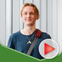 Image with a play button featuring a young man wearing a shoulder bag.