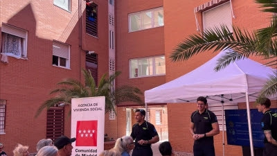 Vecinos de Tetuán reciben formación de los bomberos en prevención y pautas de actuación en incendios de ámbito doméstico