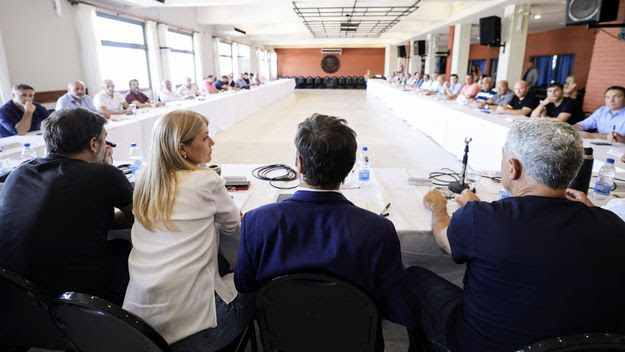 Axel Kicillof con intendentes del peronismo