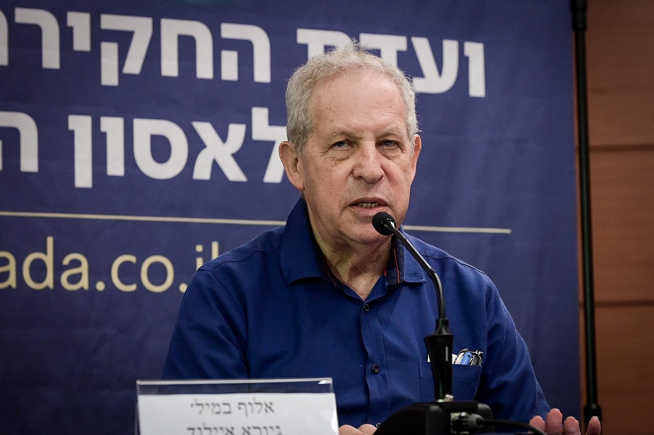 Giora Eiland testifies during a hearing of the civil investigative committee on the October 7 massacre, in Tel Aviv, August 8, 2024. (Avshalom Sassoni/Flash90)