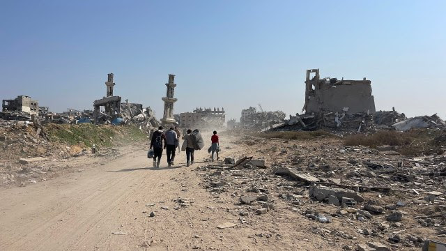 Destroços em Gaza após bombardeios de Israel