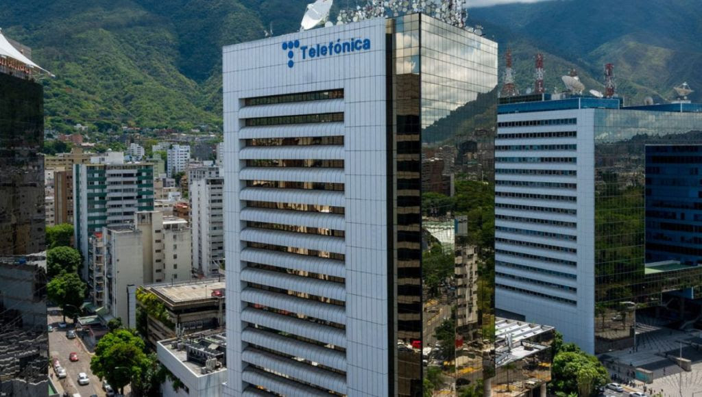 Telefónica sobornó a funcionarios de Maduro para obtener dólares preferenciales en 2014