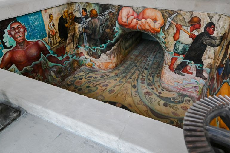 The murals of Deigo Rivera commemorating the construction of the municipal water system at the Cárcamo Museum in Chapultepec Park.