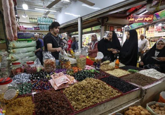 Iraq bids farewell to the popular economy, and dinars fall into the pit of high prices.