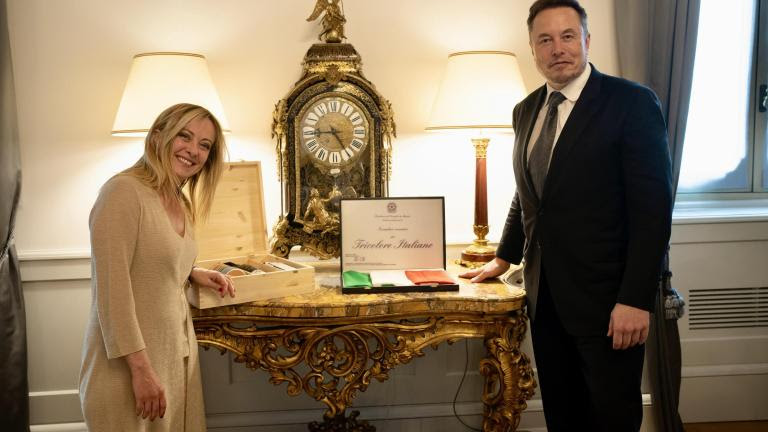 La presidente del Consiglio, Giorgia Meloni, incontra a Palazzo Chigi Elon Musk, fondatore di Tesla e SpaceX, Roma, 15 giugno 2023./// Italian Prime Minister Giorgia Meloni meets with Elon MUsk, founder of Tesla and SpaceX, at Chigi Palace in Rome, Italy, 15 June 2023. ANSA/ UFFICIO STAMPA PALAZZO CHIGI/ FILIPPO ATTILI +++ ANSA PROVIDES ACCESS TO THIS HANDOUT PHOTO TO BE USED SOLELY TO ILLUSTRATE NEWS REPORTING OR COMMENTARY ON THE FACTS OR EVENTS DEPICTED IN THIS IMAGE; NO ARCHIVING; NO LICENSING +++