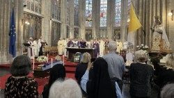 Funerali di monsignor Treanor nella cattedrale di Belfast