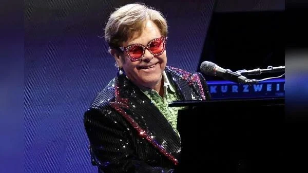 Elton John em cena de novo documentário produzido pelo Disney+