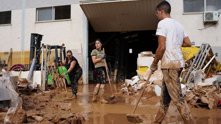 Inondations en Espagne : comment des régions entières ont plongé dans le chaos après des pluies diluviennes