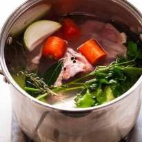 What's the difference between chicken broth and chicken stock? Can chicken broth be substituted for chicken stock in recipes, and vice versa? Main-qimg-784ce4c3b04c50aafa09cf4322ec7651
