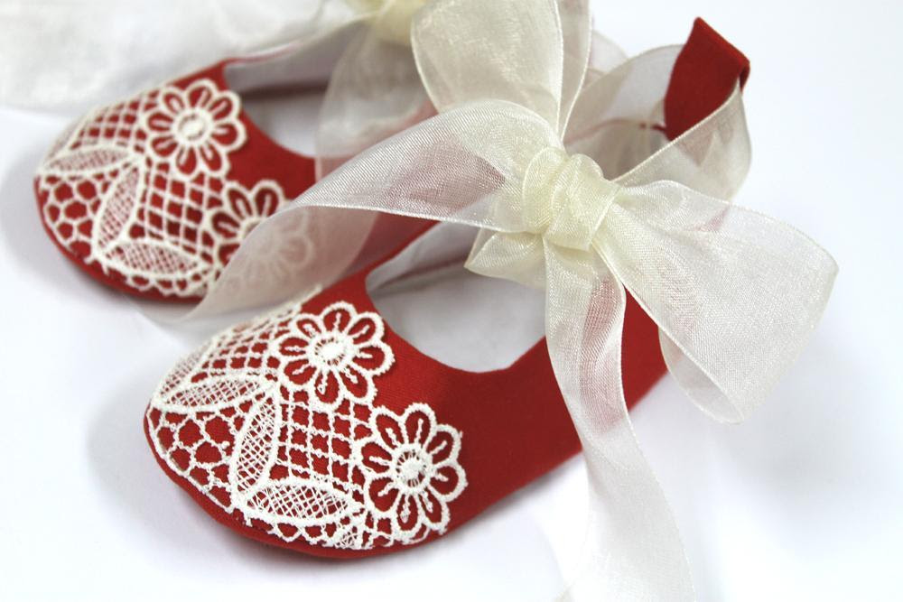 40 Super Cool Christmas Shoes and Ways to Decorate With It - All About ...