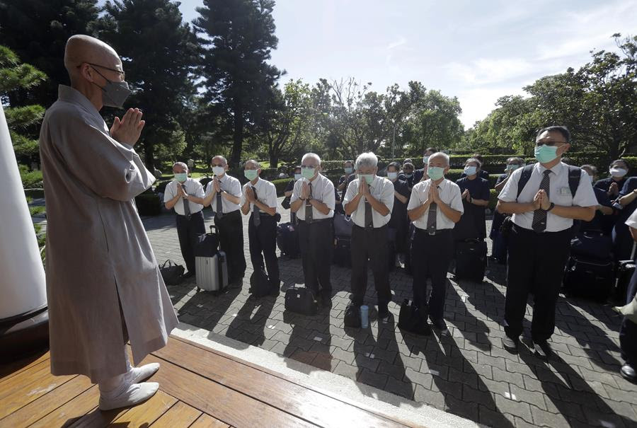 Tzu Chi volunteers say goodbye to a Buddhist master.