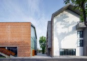 El proyecto incorporó nuevas construcciones para complementar la arquitectura industrial original.