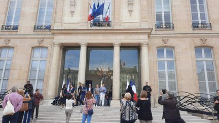 'J'ai pris mon CV pour être Premier ministre' : entre ironie et inquiétude, paroles de Français samedi à l'Élysée, lors des Journées du patrimoine