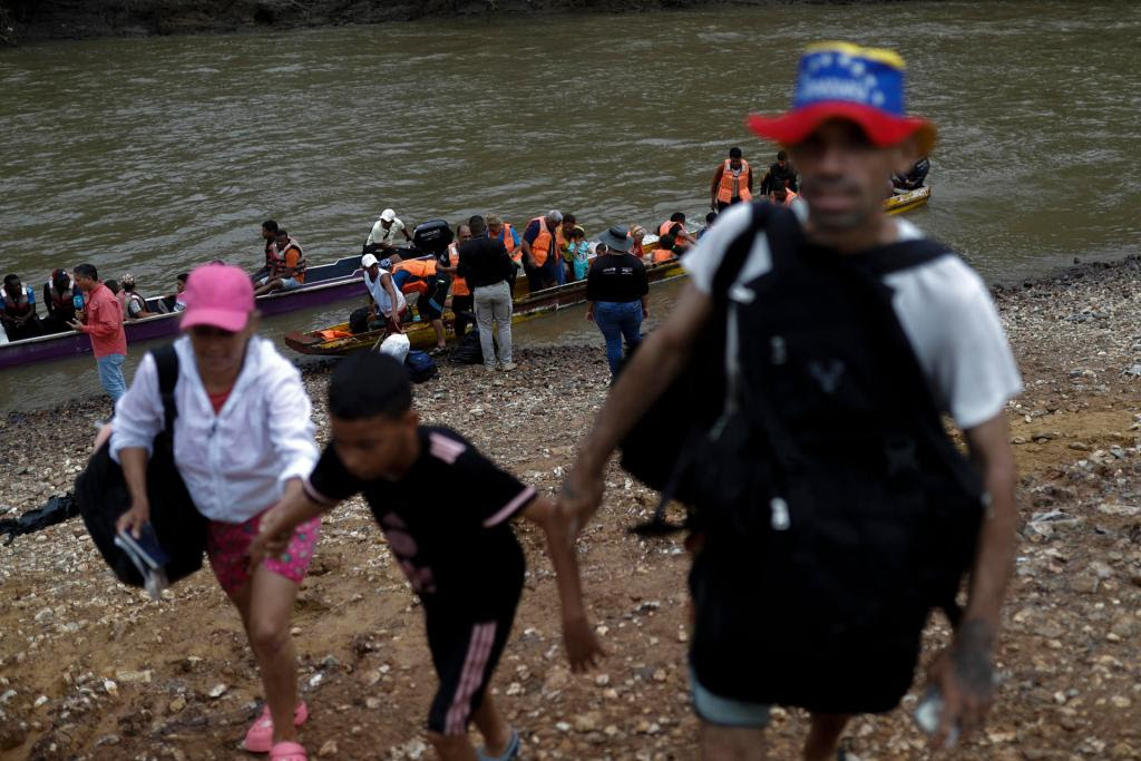 "Hicieron trampa, la peor trampa del mundo", lamenta una venezolana tras cruzar el Darién