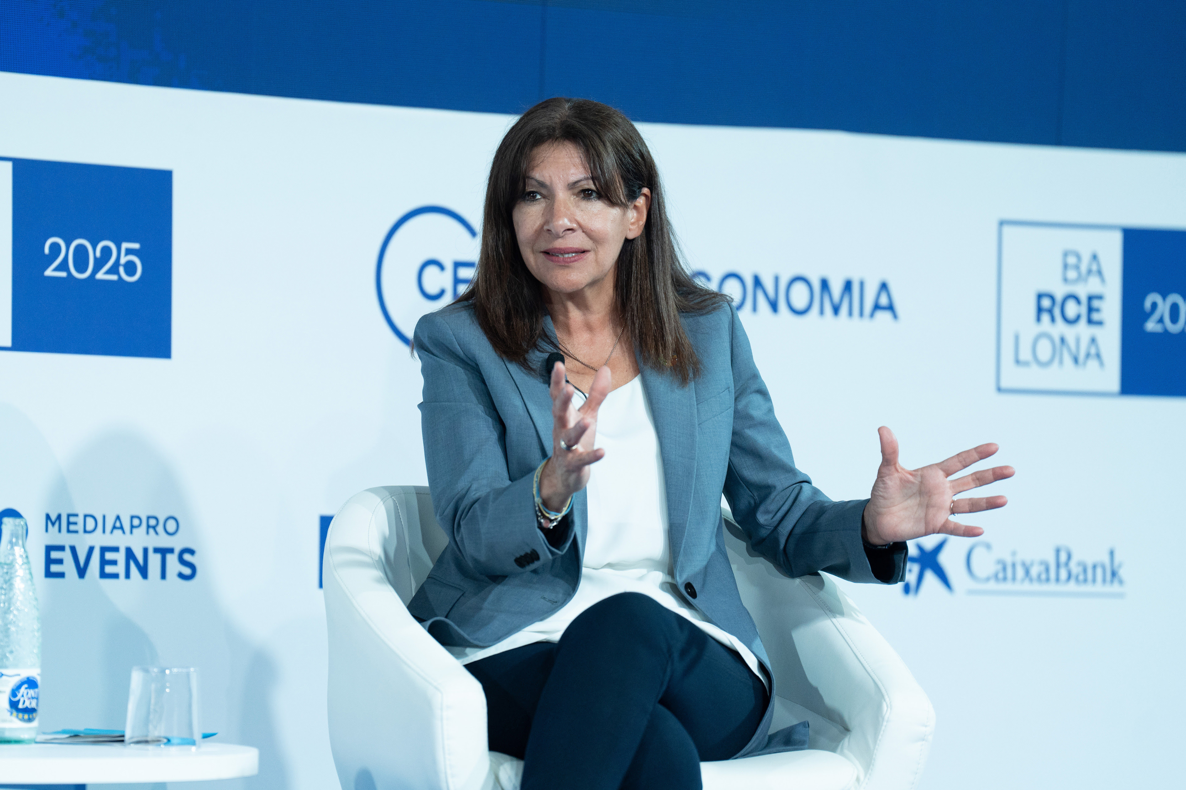 La alcaldesa de París cree que regular la vivienda beneficia a la clase media y a los ciudadanos La alcaldesa de París, Anne Hidalgo, ha participado en el 40 Cercle d'Economia para hablar sobre el problema de acceso a la vivienda.