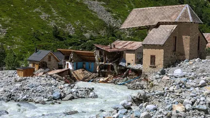 'Pour les touristes, c’est zone interdite' : saison morte et inquiétude pour les commerçants de la vallée ravagée par les crues en Isère