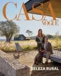 Na capa da publicação, casa de campo dos atores Bruno Gagliasso e Giovanna Ewbank, projetada pelo arquiteto Duda Porto 