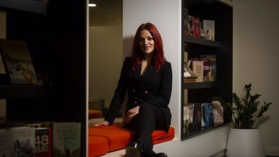Sara García, la astronauta que quiso ser patinadora de supermercado, publica 'Órbitas':
